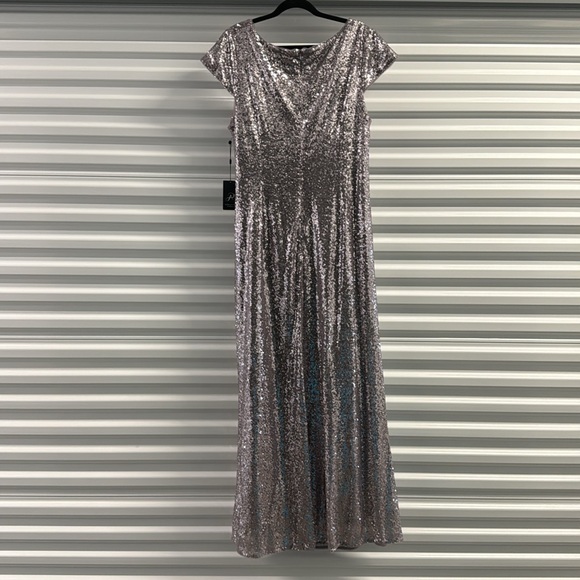 New Evening Gown - Picture 4 of 4